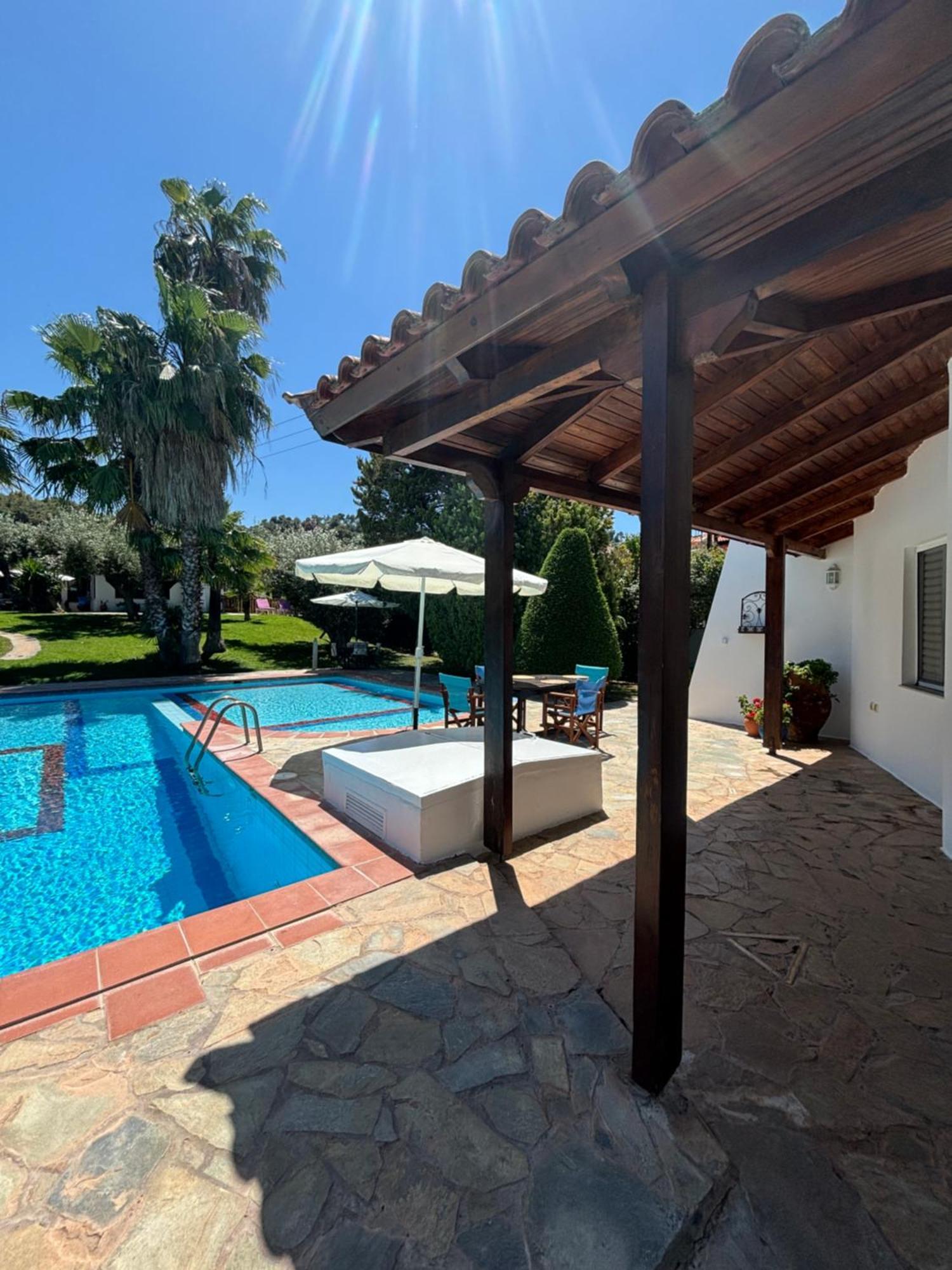 Country House With Pool And Big Garden Oropos Exterior foto